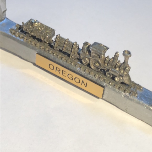 Train Metal knickknack Oregon sign on front railroad spike - Picture 10 of 13